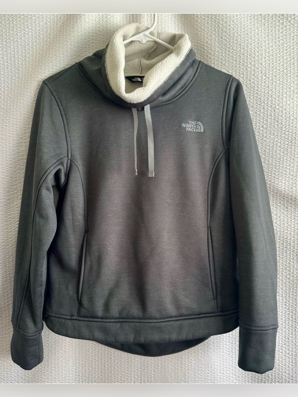 THE NORTH FACE Women’s Gray Fleece Cowl Neck Pullover Sweatshirt Size Medium